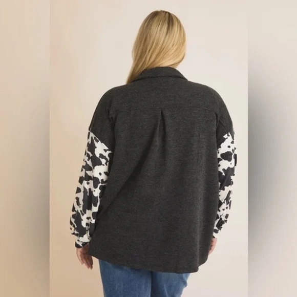 GILLI | Plus Size Boyfriend Fit Washed Cow Print Shirt Jacket - Picture 4 of 4
